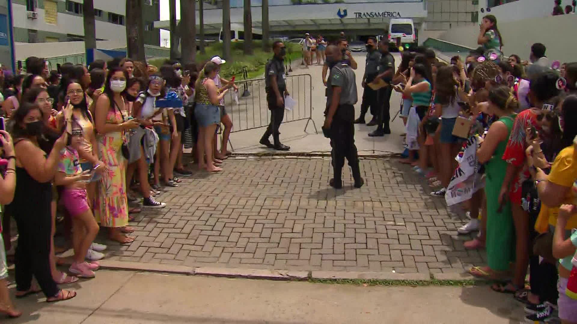 Da Bahia ao Acre: shows do Now United reúnem no Grande Recife fãs de vários lugares do Brasil 