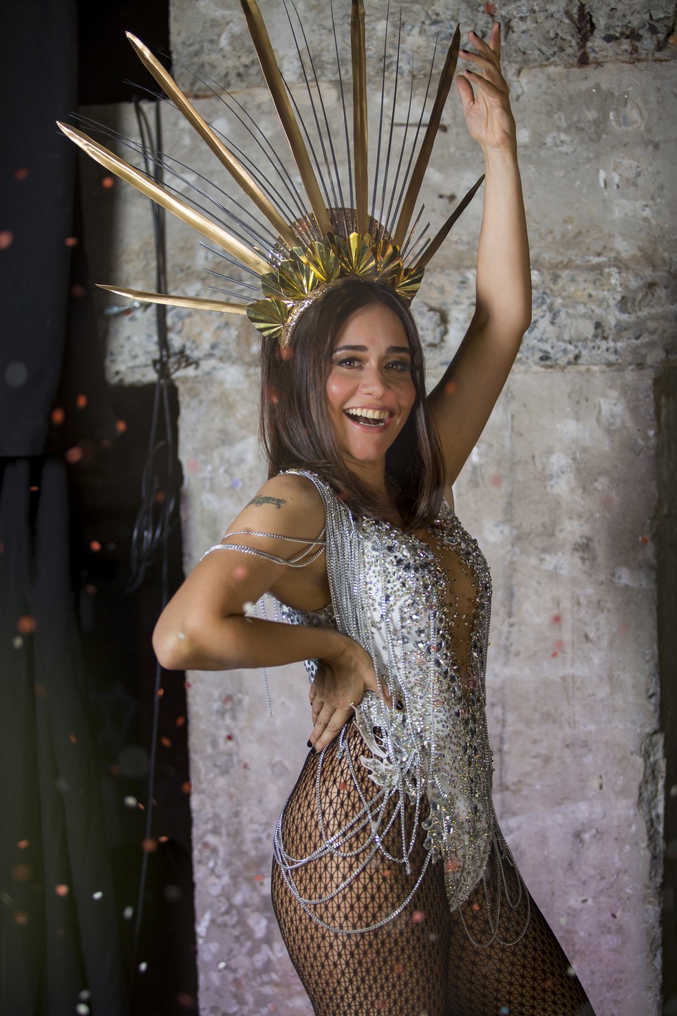 Confete e serpentina: Alê Negrini diz que todas as mulheres devem ser rainhas e deusas no Carnaval e primeiro passo é aceitar o corpo como ele é — Foto: Paulo Damasceno/Gshow