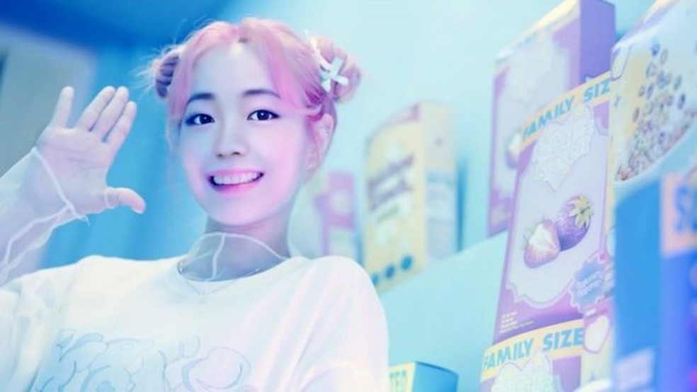 Personagens virtuais, como este da banda Eternity, podem ser 'mais humanos do que os humanos', diz a empresária Park Jieun — Foto: Pulse9