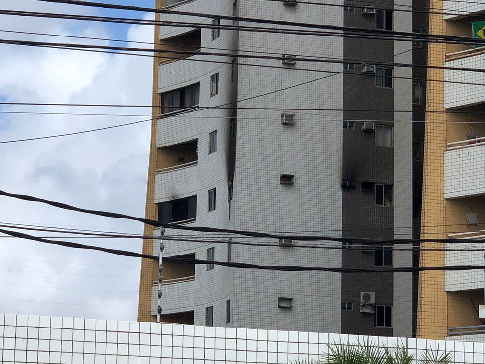 Incêndio atinge apartamento e prédio é evacuado no bairro de Lagoa Nova, em Natal — Foto: Vinicius Marinho/Inter TV Cabugi