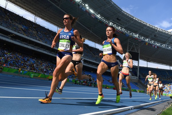 A corredora norte-americana Shelby Houlihan em uma das corridas de 5000 metros das Olimpíadas do Rio de Janeiro, em 16 de agosto de 2016 (Foto: Getty Images)