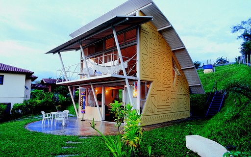 Casa de 86 m² tem arquitetura inspirada na cultura afro-brasileira e decoração rústica