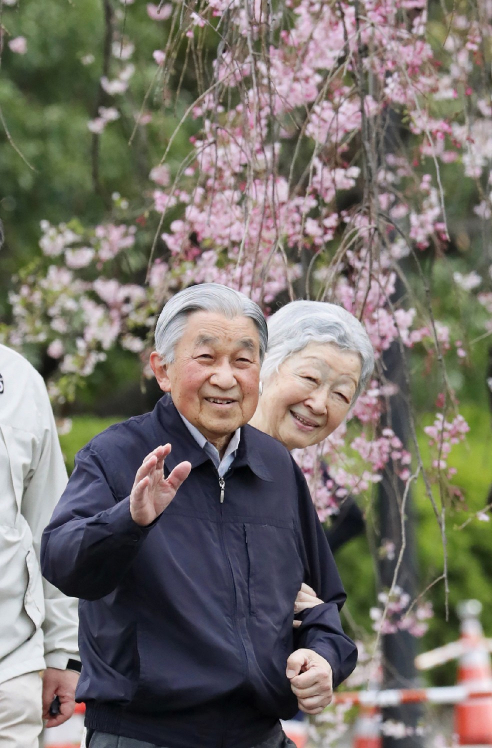 Akihito e a imperadora, Michiko, no Palácio Imperial em Tóquio, em abril de 2019. — Foto: Jiji Press/AFP