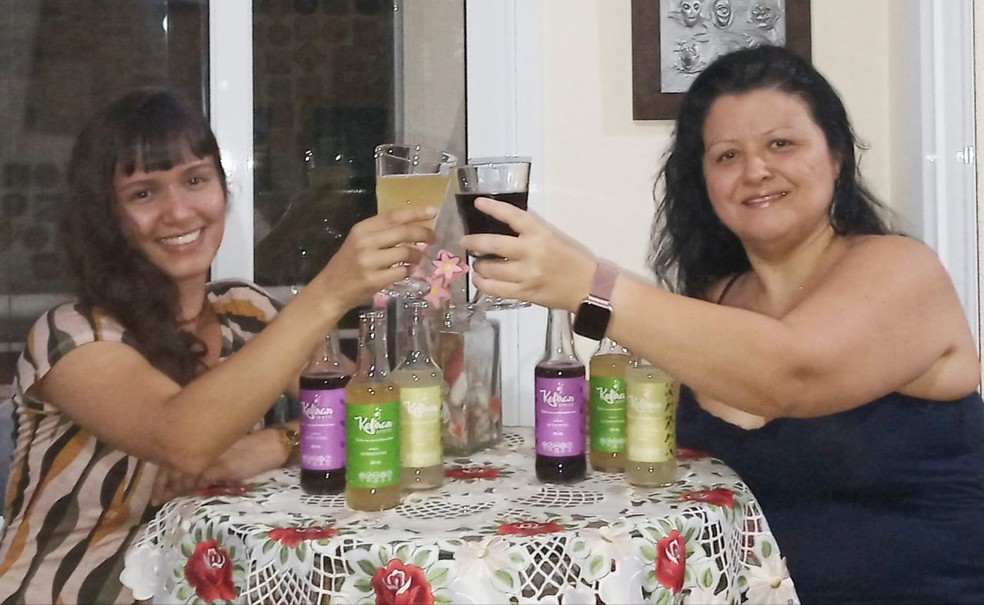As pesquisadoras Luana Sousa e Isabela Rosier (à direita), sócias da Kefiran Spritz — Foto: Divulgação