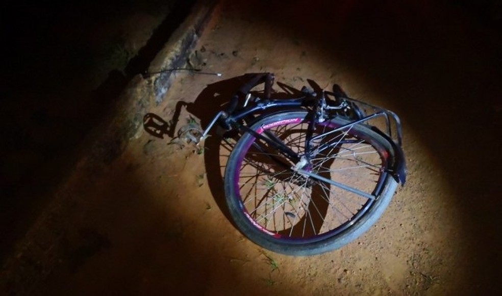 Ciclista morreu no local do acidente, em Brasileia — Foto: Alexandre Lima/Arquivo pessoal