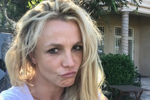 A cantora Britney Spears sem maquiagem (Foto: Instagram)