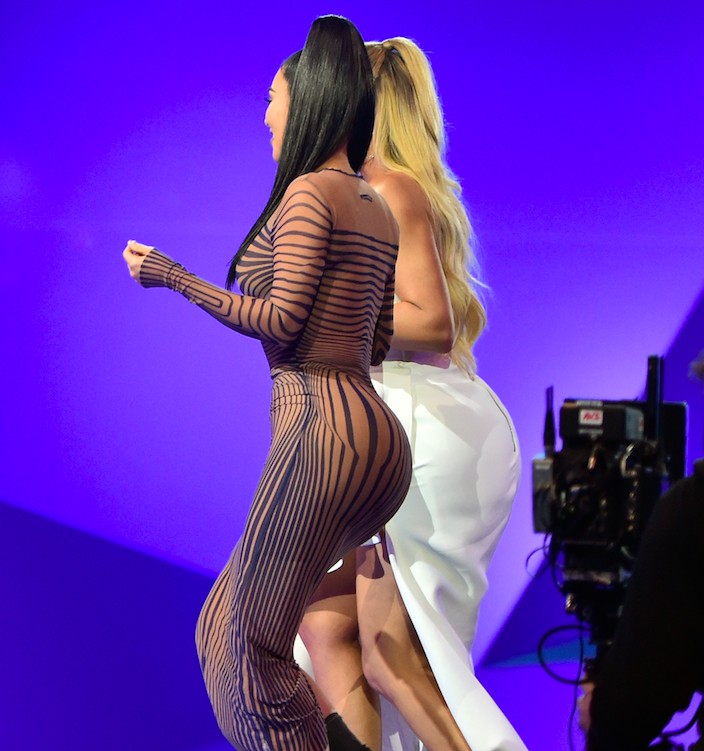 A socialite Kim Kardashian no palco do People's Choice Awards 2018 (Foto: Getty Images)
