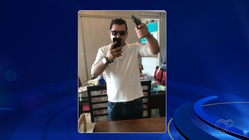 Homem fez disparos por janela de apartamento em Itatiba &mdash; Foto: Reprodu&ccedil;&atilde;o/TV TEM