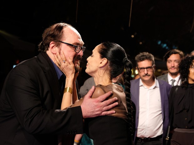 Sonia se surpreendeu com presença do diretor Bruno Bareto (Foto: Edison Vara/Pressphoto)