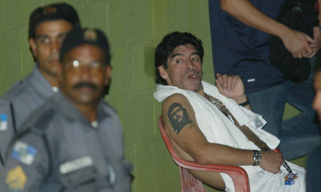 Maradona participou do Jogo das Estrelas reúne, no CFZ, no Recreio, Zona Oeste do Rio — Foto: Alexandre Cassiano/Agência O Globo
