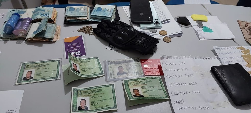 Material apreendido com os criminosos — Foto: Divulgação/Polícia Civil