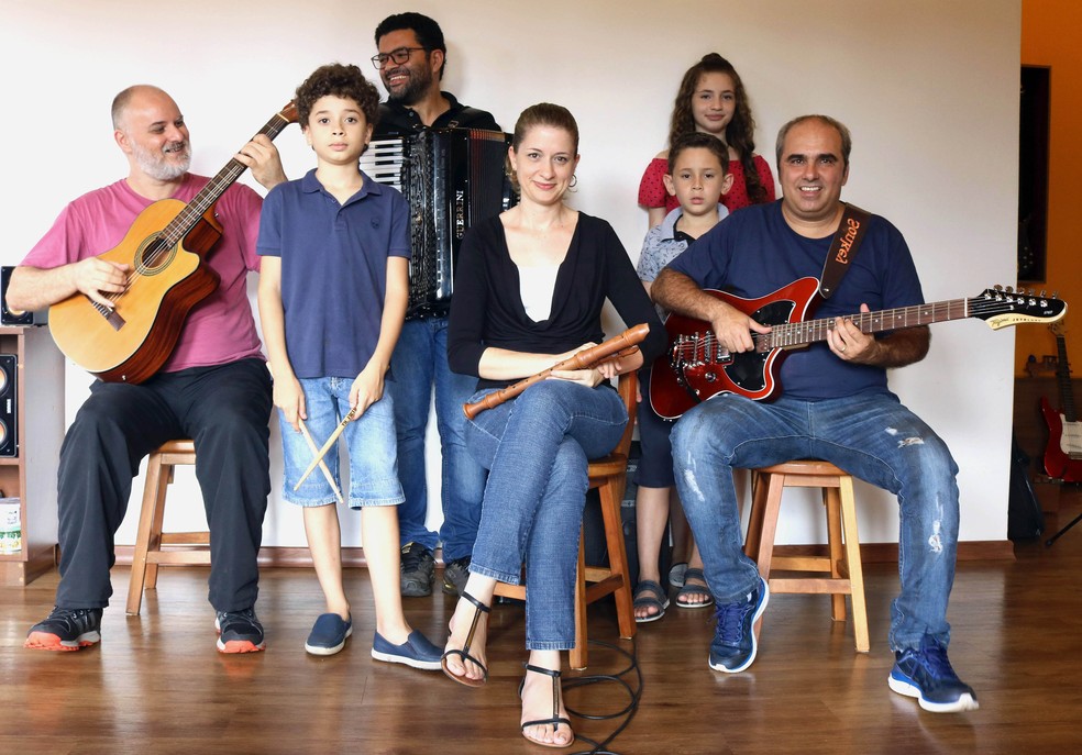 André Siqueira, Kiko Jozzolino e Família Santos fazem show no sábado (16) em Londrina — Foto: Divulgação
