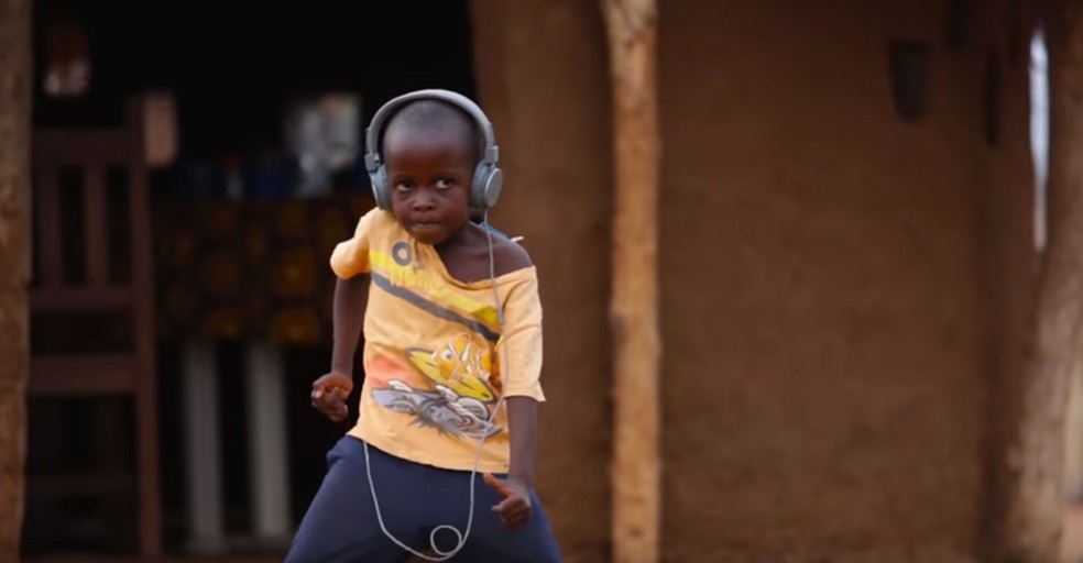 Dança foi gravada sem que as crianças soubessem — Foto: Projeto Evoé