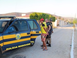 Foragido da Justiça de SP é preso no Sertão de Alagoas (Foto: Divulgação/PRF)