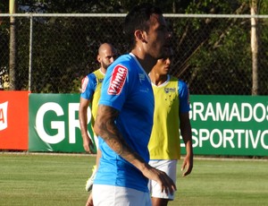 Tatuagens, picanha e rock: a primeira semana de Ariel Cabral no Cruzeiro