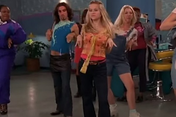 Reese Witherspoon na cena de dança de Legalmente Loira (2001) (Foto: Reprodução)