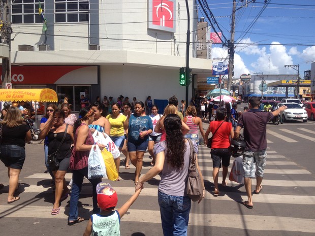Cruzamento da Avenida Padre Júlio e Rua Cândido Mendes, um dos principais do centro da cidade (Foto: Abinoan Santiago/G1)