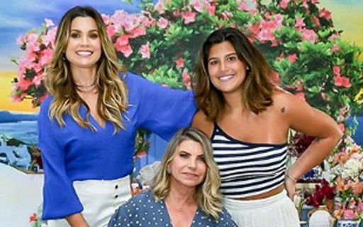 Flávia Alessandra e a mãe, Rachel Costa, arrasam em pose de ioga, Celebridades