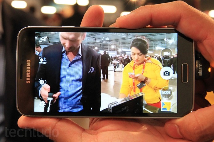 Galaxy S5 tem câmera traseira de 16 MP (Foto: Allan Melo)
