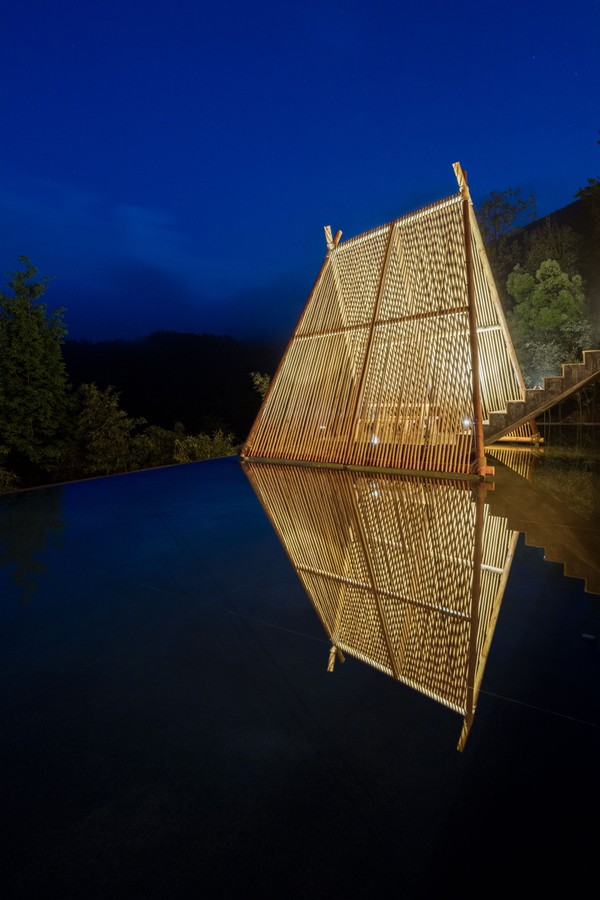 Hotel na China é reconstruído usando bambu, pedra e madeira carbonizada (Foto: Keishin Horikoshi )
