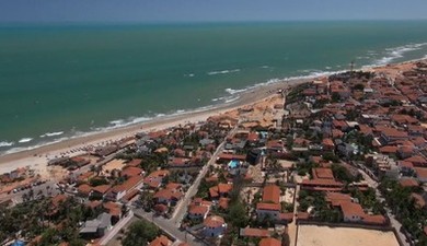 Veja o Litoral Sul do Ceará: praias selvagens e cidades vibrantes
