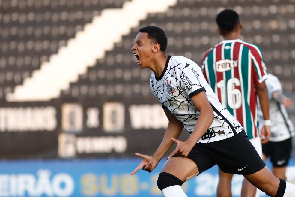 Arthur Sousa comemora gol do Corinthians Sub-20 contra o Fluminense &mdash; Foto: Rodrigo Gazzanel / Ag&ecirc;ncia Corinthians