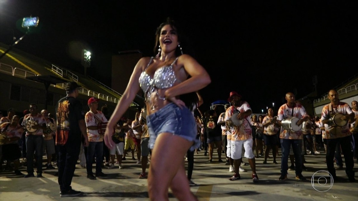 Escolas de samba do Rio fazem ensaio técnico no Sambódromo | Carnaval