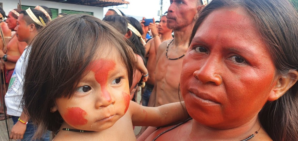 Indígenas fazem protesto.  — Foto: Alexandre Hisayasu/Rede Amazônica