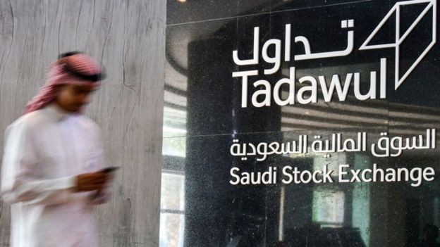 BBC - A bolsa de valores saudita também sofreu pela guerra de preços do petróleo bruto (Foto: Getty Images via BBC News)