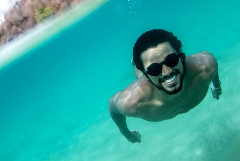 Rodrigo Simas mergulhou na Praia do Sancho, em Fernando de Noronha— Foto: Rildo Iaponão/Neuronha