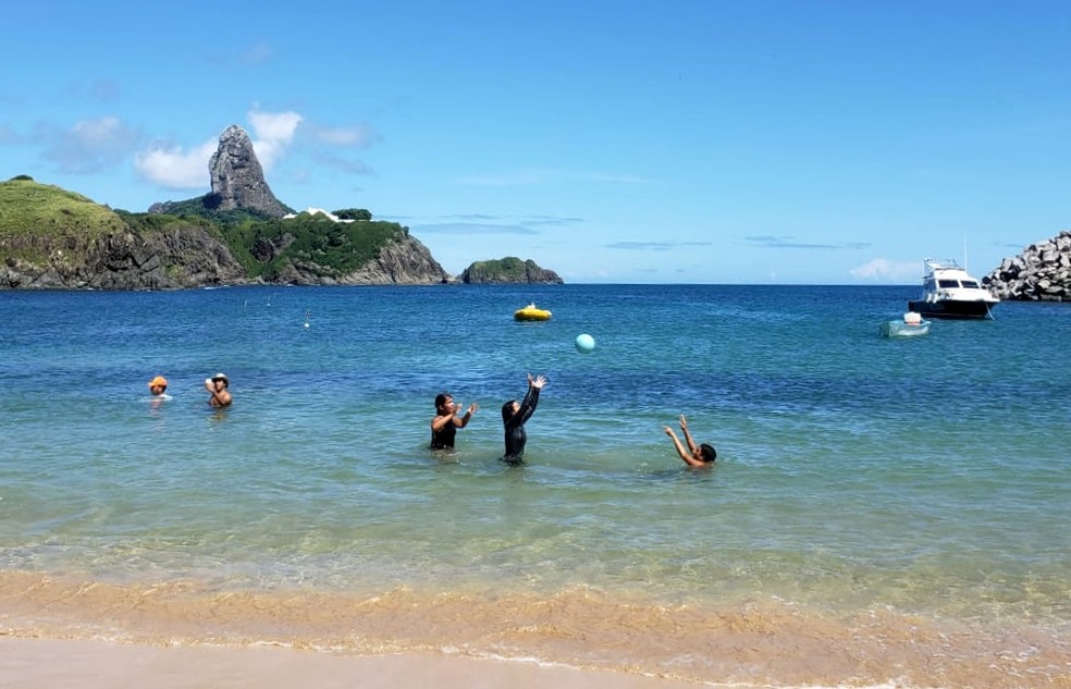 As crianças se divertiram na praia neste domingo (31)) — Foto: Ana Clara Marinho/TV Globo