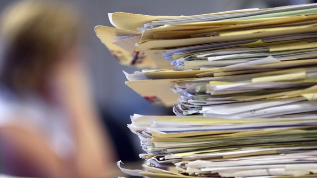 Burocracia ; papelada ; desorganização ; carreira ; processos ;  (Foto: Shutterstock)