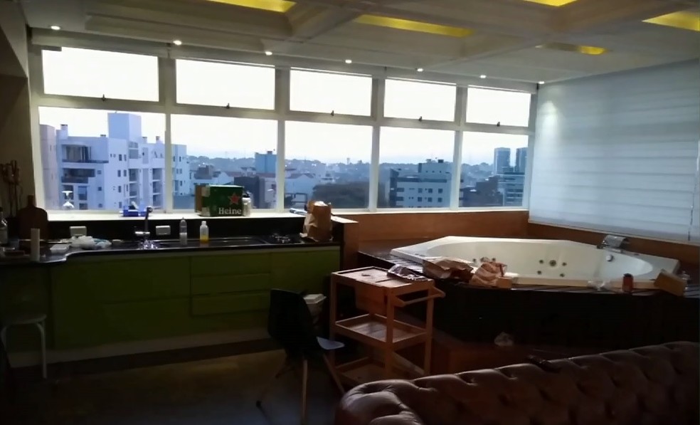 Lucas mora em uma cobertura de luxo, em Curitiba — Foto: Divulgação/MP-PR