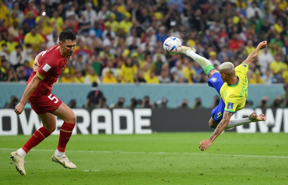 Richarlison marca golaço na estreia na Copa do Mundo — Foto: Reteurs
