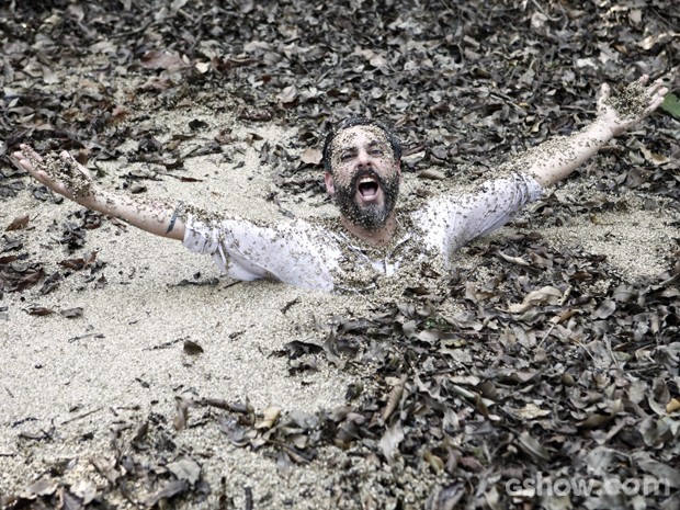 O poderoso Hermes afunda na lama antes de morrer (Foto: Inácio Moraes / Gshow)