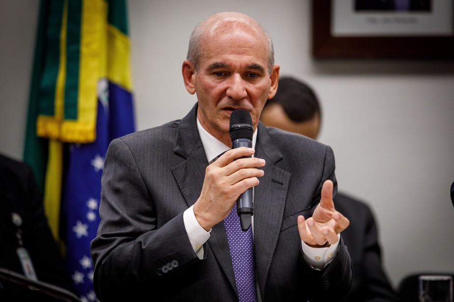 O ministro do GSI, Marcos Amaro, na comissão de Segurança Pública da Câmara