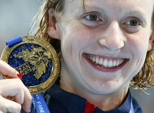 Katie Ledecky bateu o recorde mundial na final dos 800m livre do Mundial de Kazan (Foto: Reuters/Hannibal Hanschke) Katie Ledecky bateu o recorde mundial na final dos 800m livre do Mundial de Kazan (Foto: Reuters/Hannibal Hanschke)