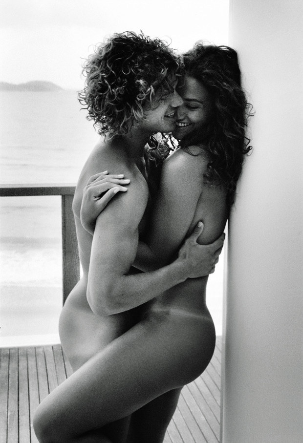 O casal no especial de dia dos namorados (Foto: Mario Testino/ Vogue Brasil)