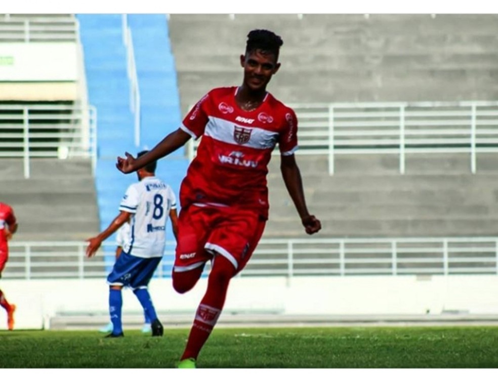 Ruan tem se destacado na base do CRB e é uma boa promessa do clube — Foto: Gustavo Henrique-ASCOM CRB