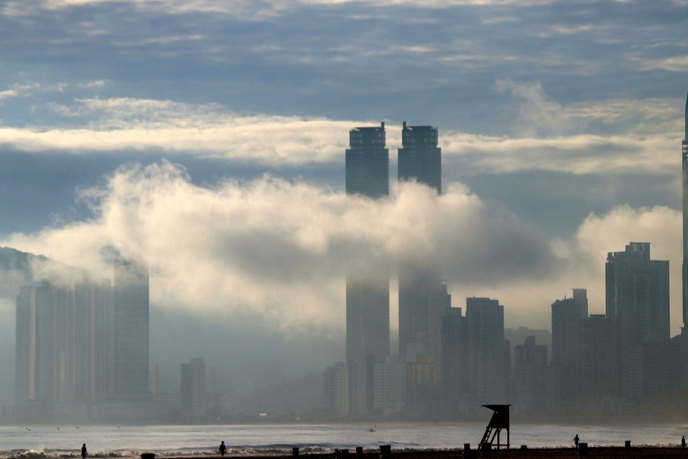 Balne&aacute;rio Cambor&iacute;u, no Litoral Norte &mdash; Foto: Luiz Souza/NSC TV