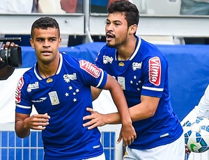 Luxa, torcida e jogadores: todos se rendem ao talento do meia Alisson