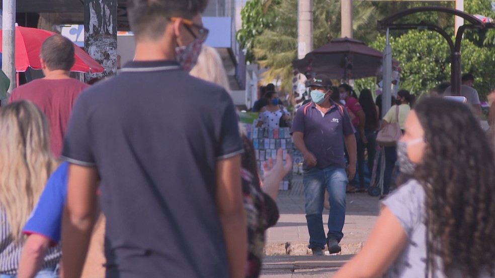 gente rua mutidão  máscara df isolamento — Foto: TV Globo/Reprodução 
