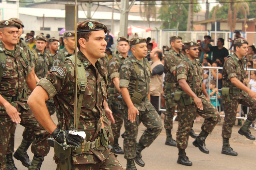 Exército participou de desfile militar em Porto Velho.  (Foto: Pedro Bentes/G1)