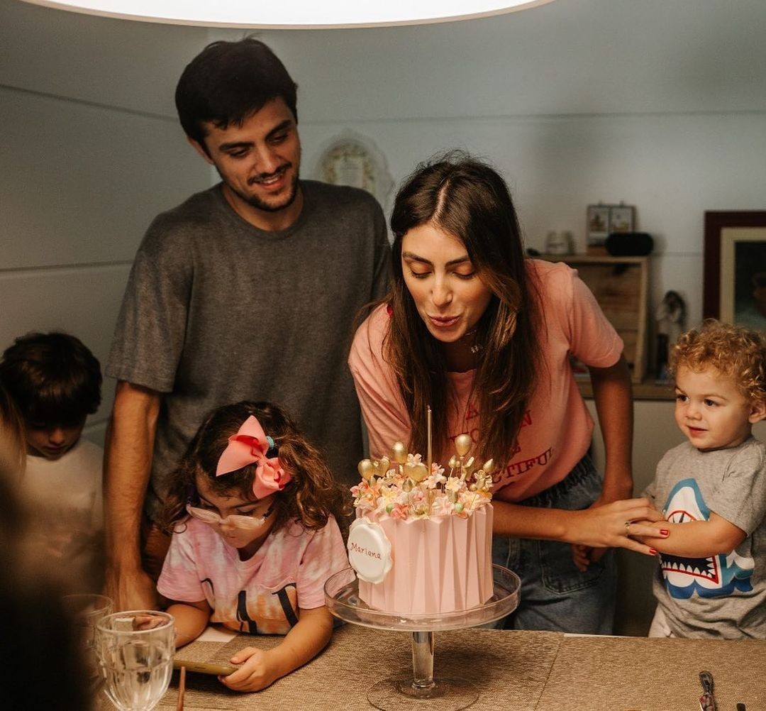 Marian Uhlmann, Felipe Simas e os filhos (Foto: Reprodução Instagram)