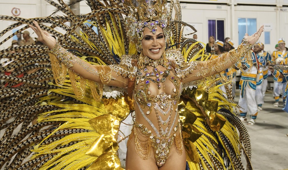 Thay Magalhães, rainha de bateria da Paraíso do Tuiuti — Foto: Marcos Serra Lima/g1