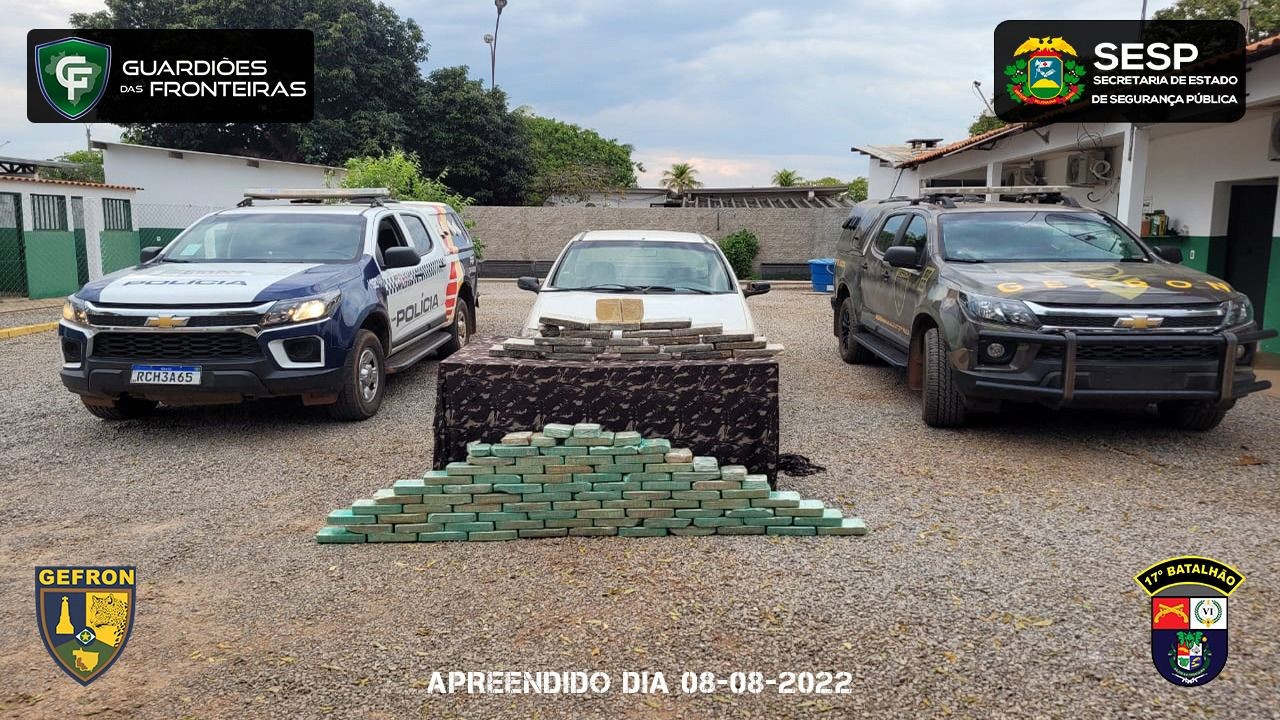 Motorista é preso ao transportar 100 tabletes de cocaína e 8 munições de fuzil em MT