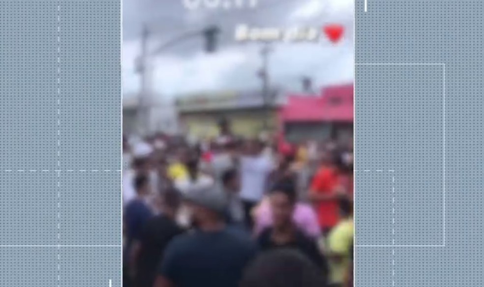 Festa aconteceu durante a noite e foi at&eacute; a manh&atilde; no bairro Alecrim &mdash; Foto: Reprodu&ccedil;&atilde;o