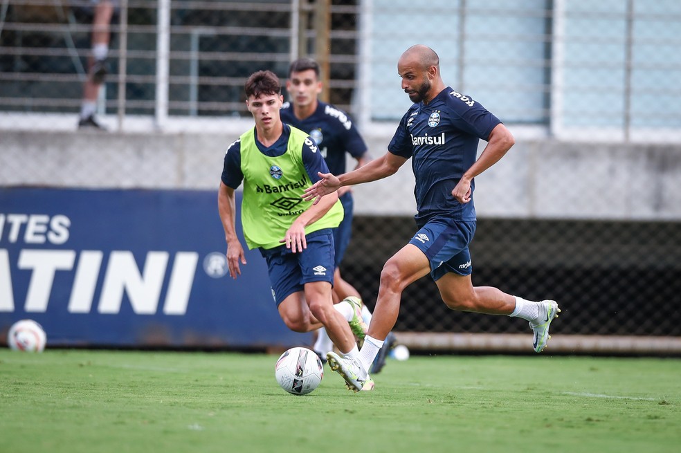 Sem Fábio, Renato abre disputa na lateral do Grêmio para sequência com Copa do Brasil e Gre-Nal