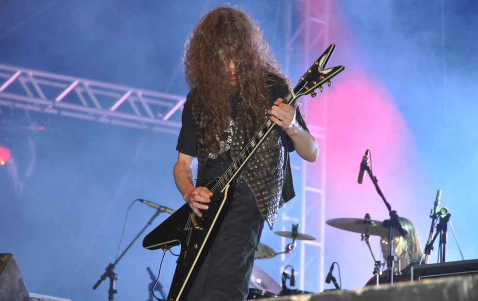 Músico do grupo alemão Destruction durante show em 2016 — Foto: Alex Trinta/G1