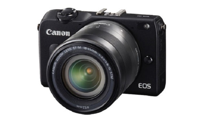 Canon anuncia seu novo modelo da linha mirrorless, a EOS M2 (Foto: Reprodução / Engadget)